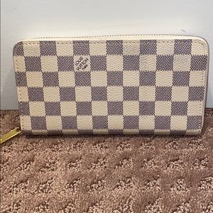 Louis Vuitton Zip Around Wallet